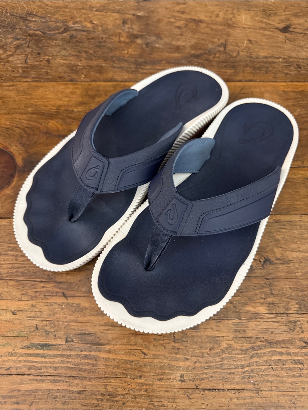 Olukai Navy Blue White Kukulu Beach Sandals Size 9